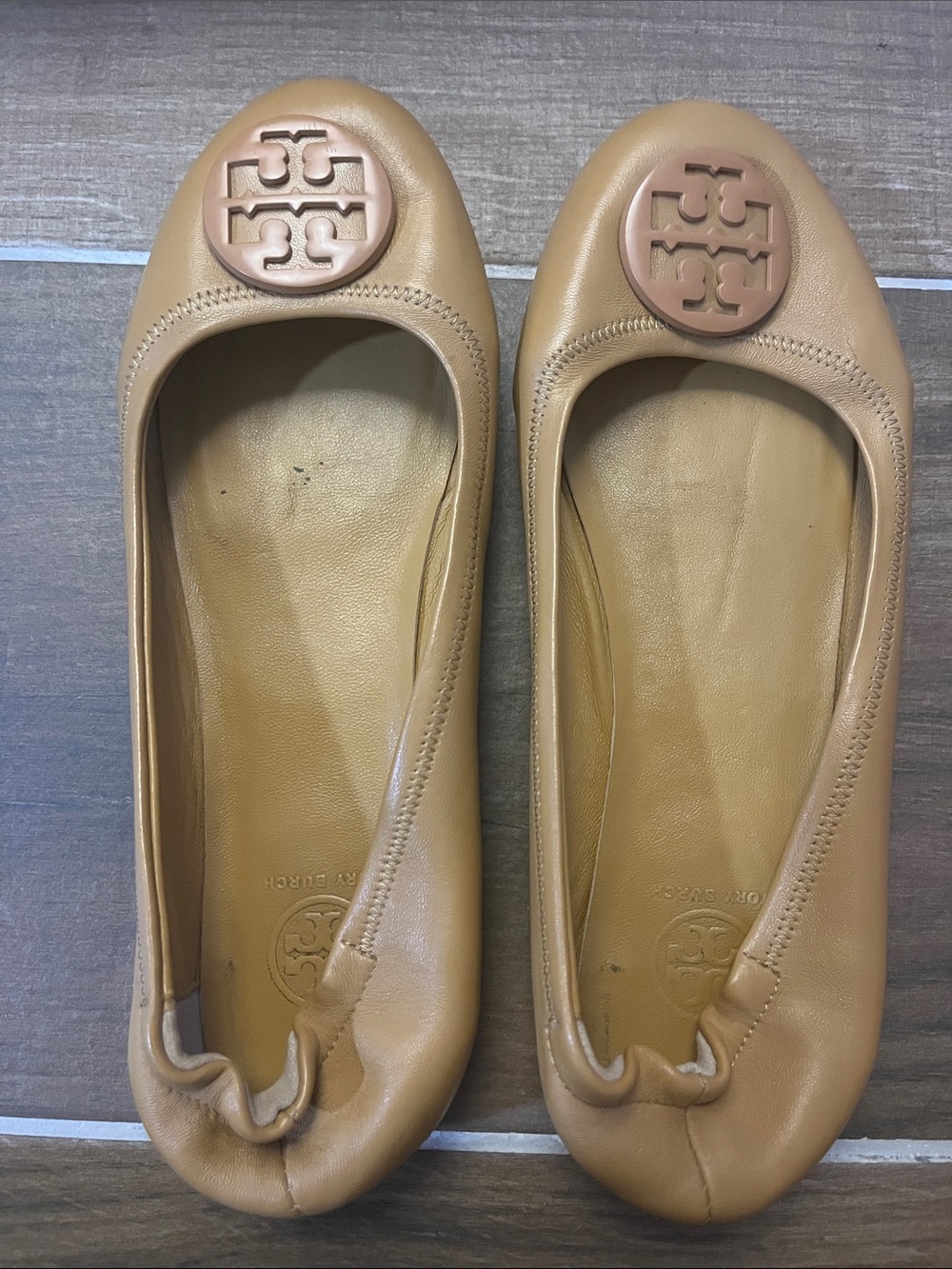 Tory Burch Style Women’s Tan Leather Logo Ballet Flats